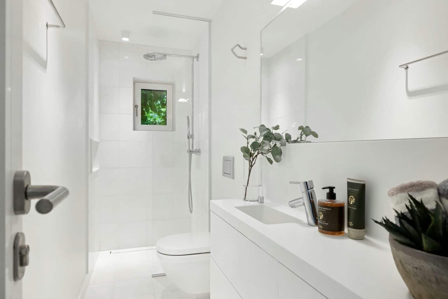 bathroom after a deep cleaning service