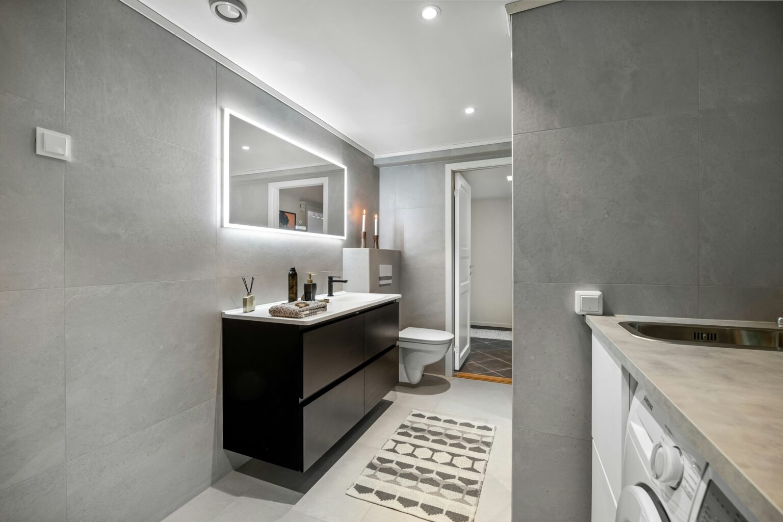 bathroom, cleaned and sanitized