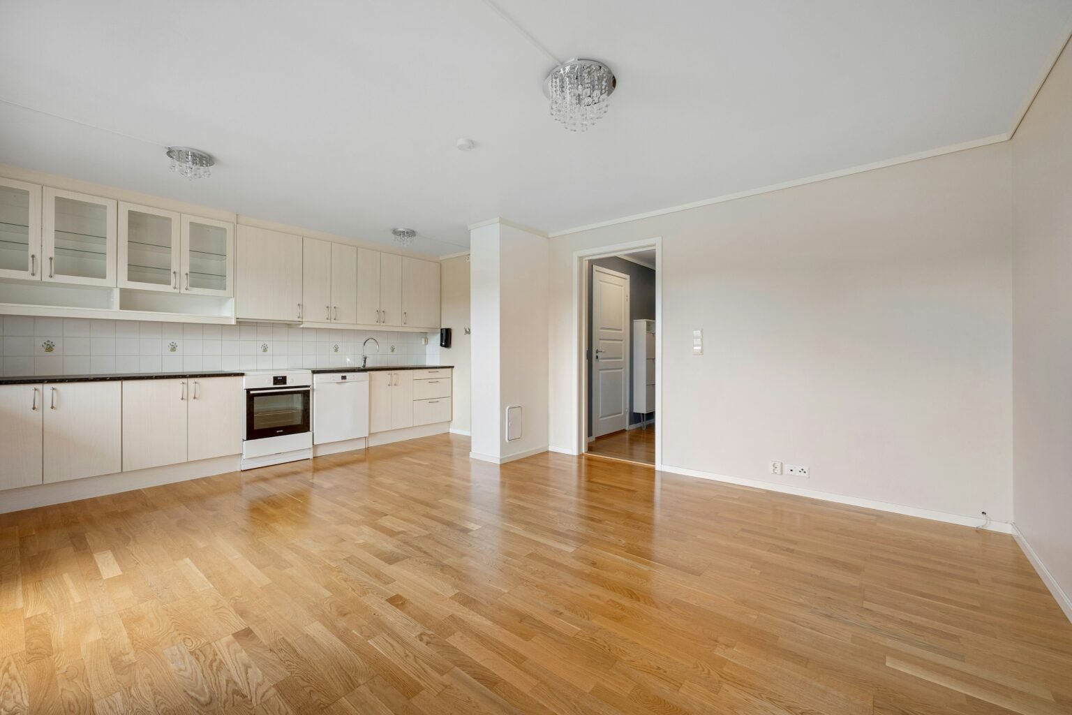 pristine room, ready to receive new tenants after a move-in/move-out cleaning