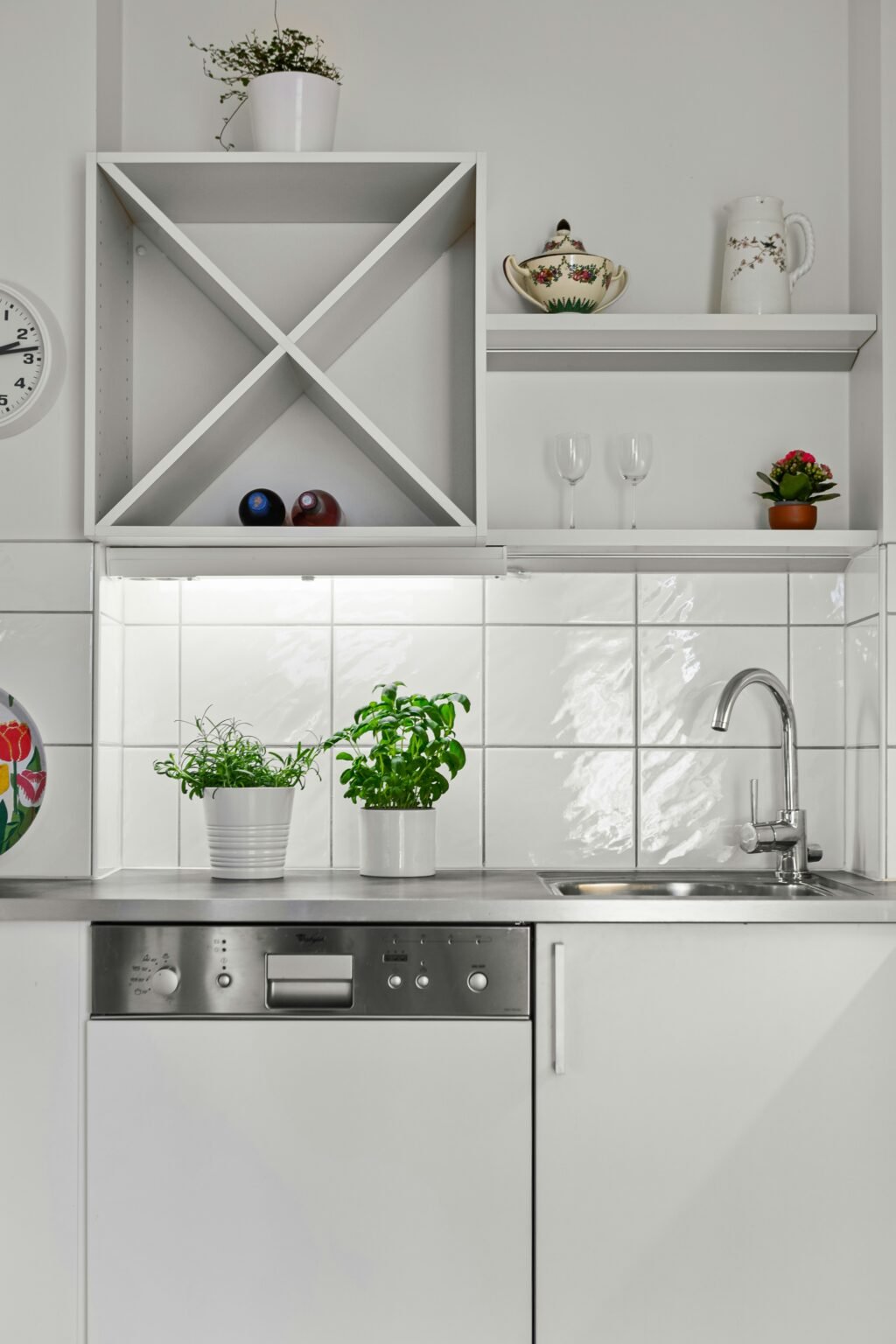 kitchen, clean and ready to be used