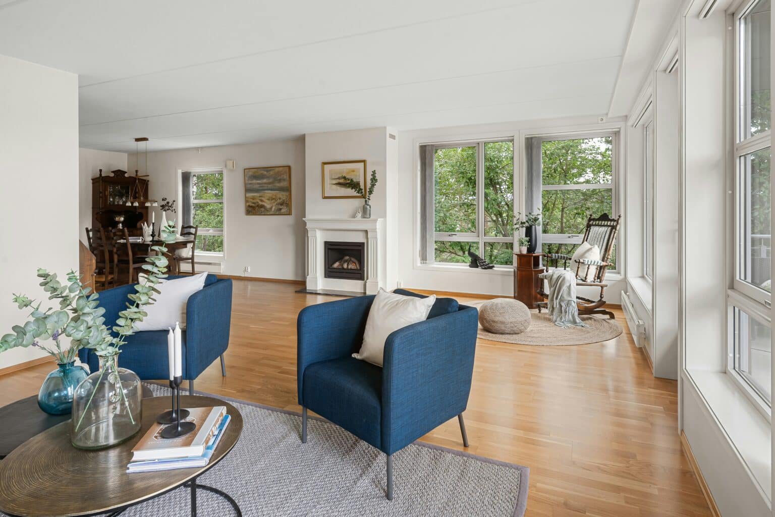 home interior with clean and pristine windows